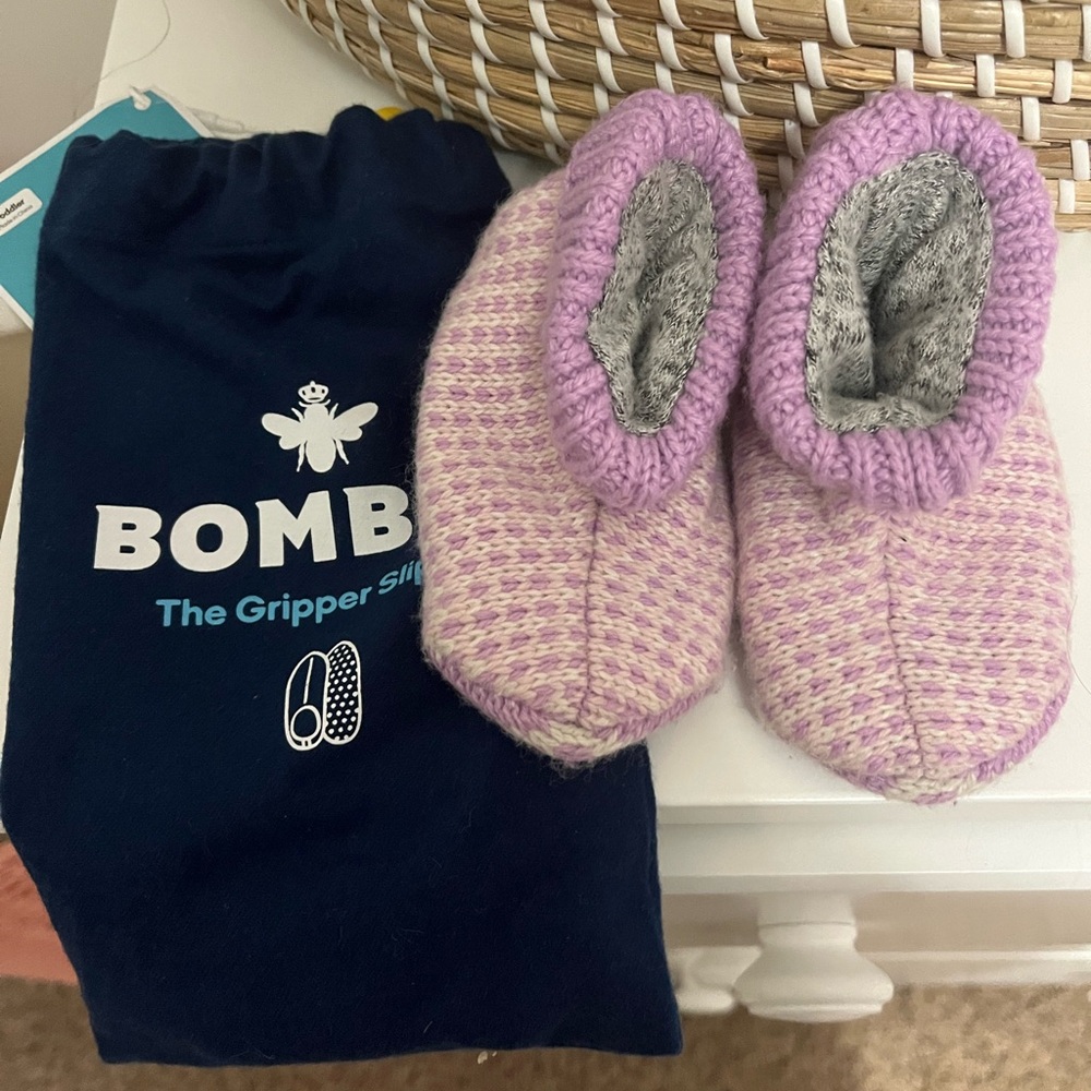 Bombas Kids Pink and Cream Knit Gripper Slippers